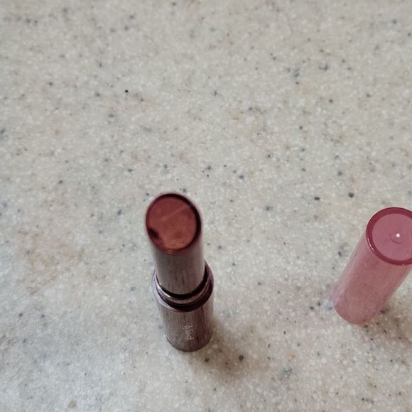 COLOURPOP GLOWING LIP - Picture 3 of 6